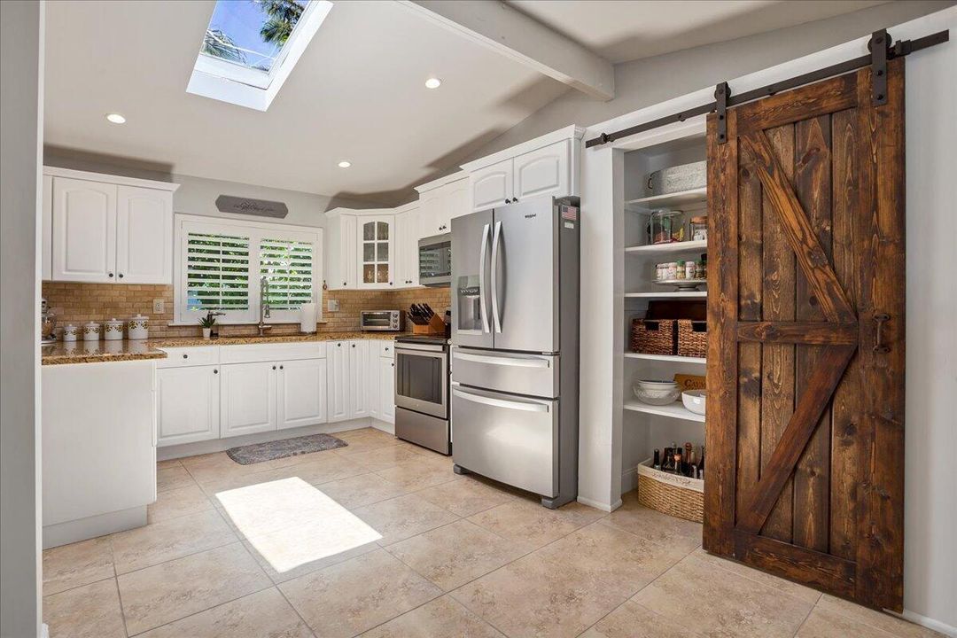 For Rent: $6,100 (2 beds, 2 baths, 1578 Square Feet)