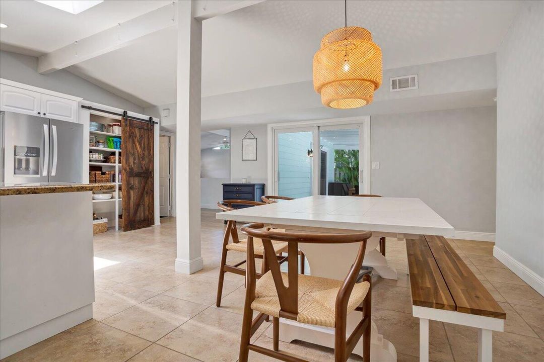 For Rent: $6,100 (2 beds, 2 baths, 1578 Square Feet)