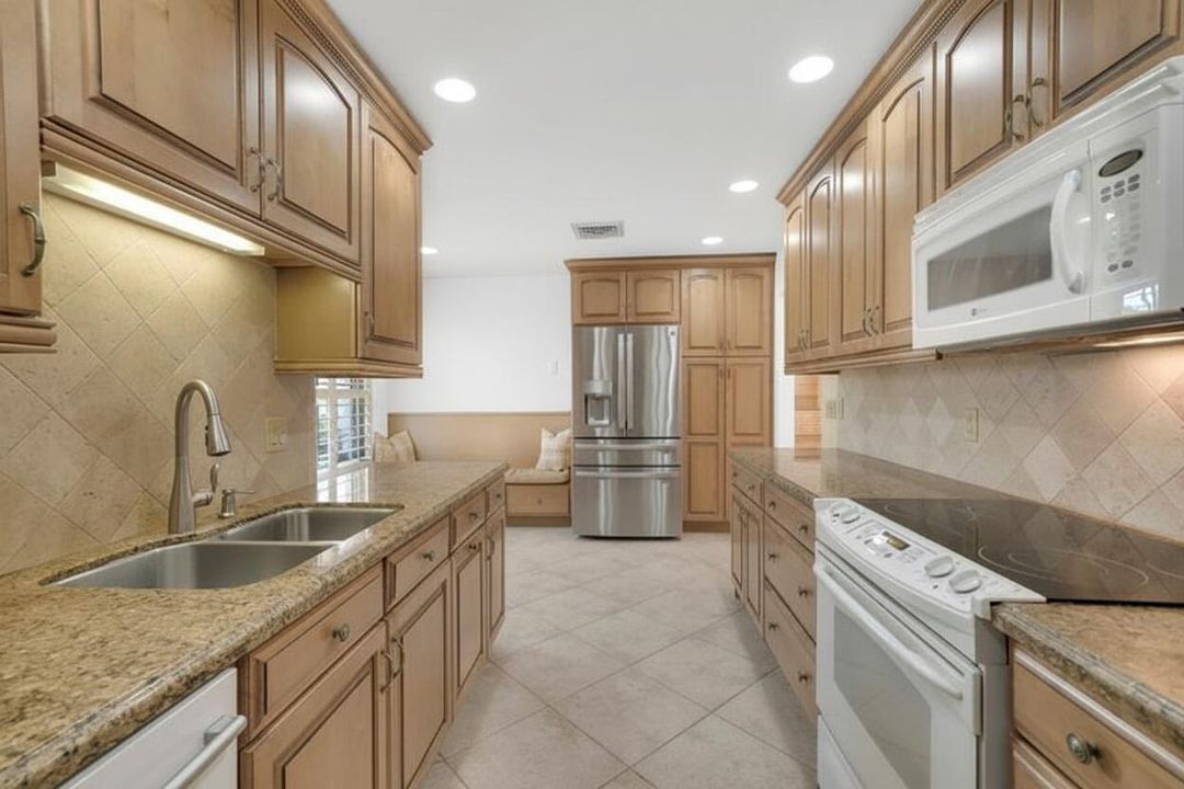 На продажу: $1,800,000 (3 спален, 3 ванн, 2300 Квадратных фут)