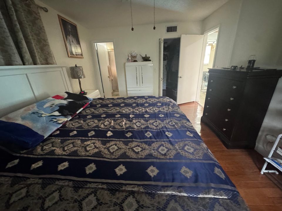 For Sale: $100,000 (2 beds, 2 baths, 994 Square Feet)