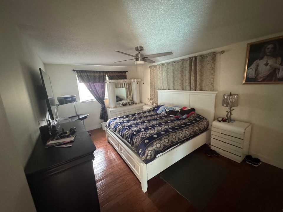 For Sale: $100,000 (2 beds, 2 baths, 994 Square Feet)