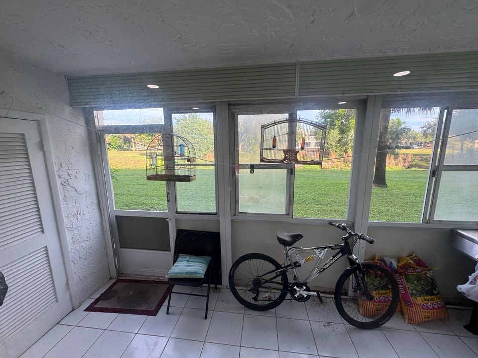 For Sale: $100,000 (2 beds, 2 baths, 994 Square Feet)