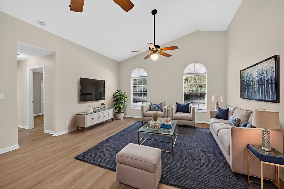 待售: $740,000 (3 贝兹, 2 浴室, 2045 平方英尺)