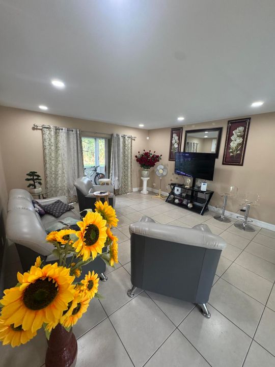 For Sale: $100,000 (2 beds, 2 baths, 994 Square Feet)