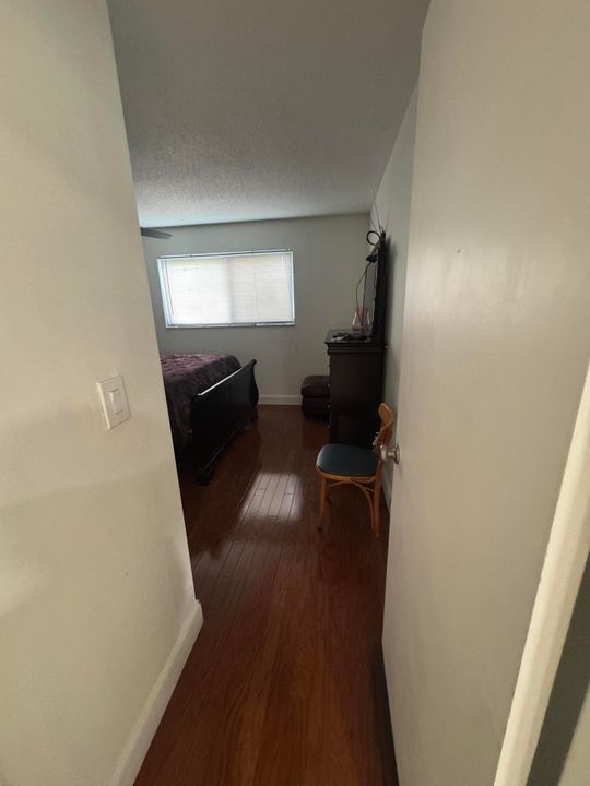 For Sale: $100,000 (2 beds, 2 baths, 994 Square Feet)
