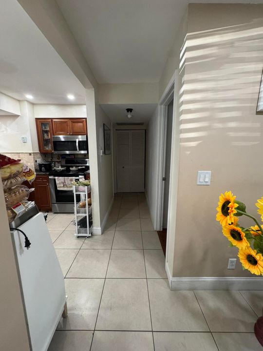 For Sale: $100,000 (2 beds, 2 baths, 994 Square Feet)
