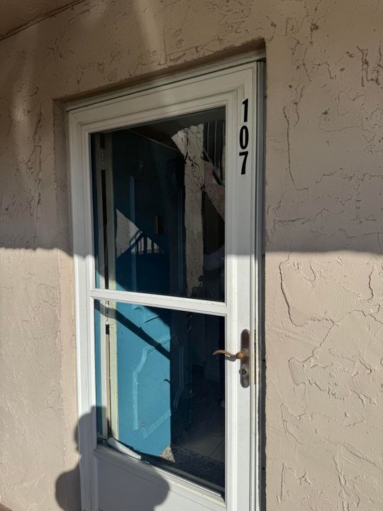 For Sale: $100,000 (2 beds, 2 baths, 994 Square Feet)