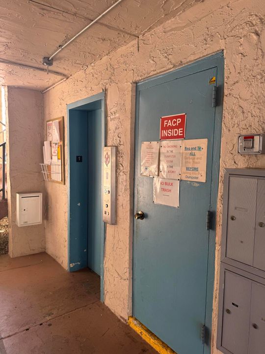 For Sale: $100,000 (2 beds, 2 baths, 994 Square Feet)