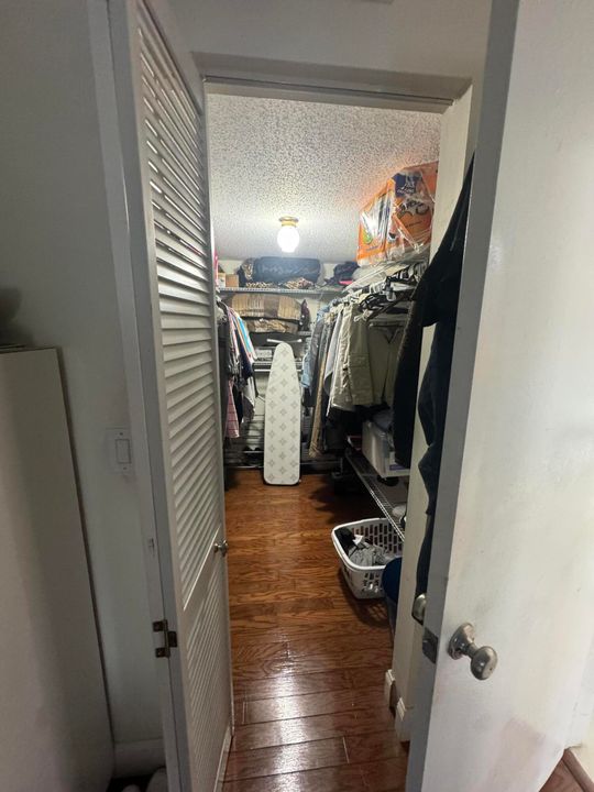 For Sale: $100,000 (2 beds, 2 baths, 994 Square Feet)