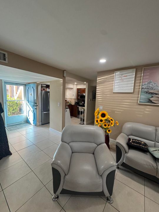 For Sale: $100,000 (2 beds, 2 baths, 994 Square Feet)