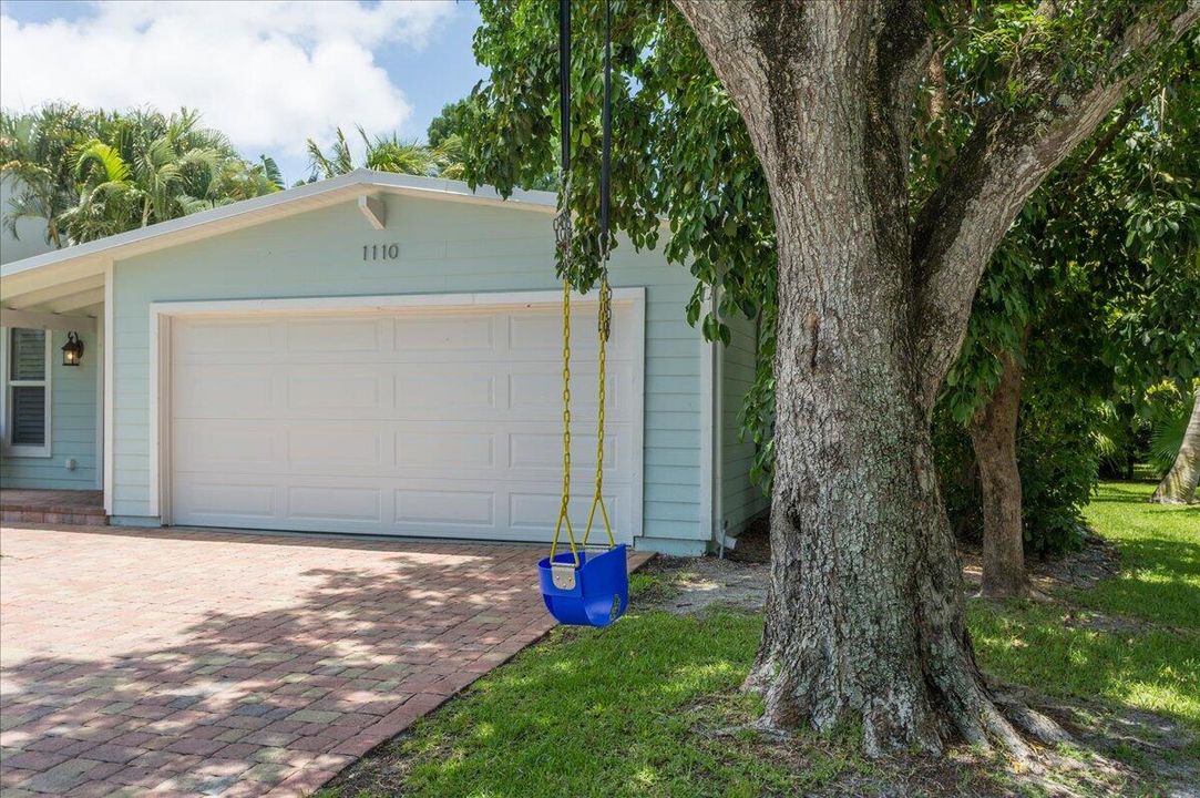 For Rent: $6,100 (2 beds, 2 baths, 1578 Square Feet)