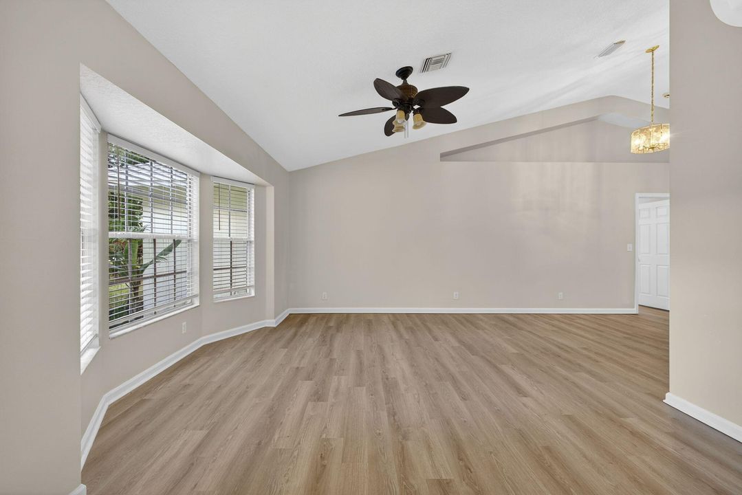 待售: $740,000 (3 贝兹, 2 浴室, 2045 平方英尺)