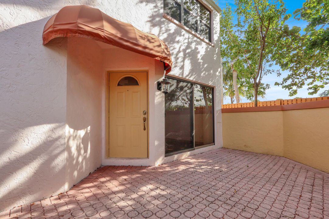 For Rent: $3,000 (2 beds, 2 baths, 1494 Square Feet)