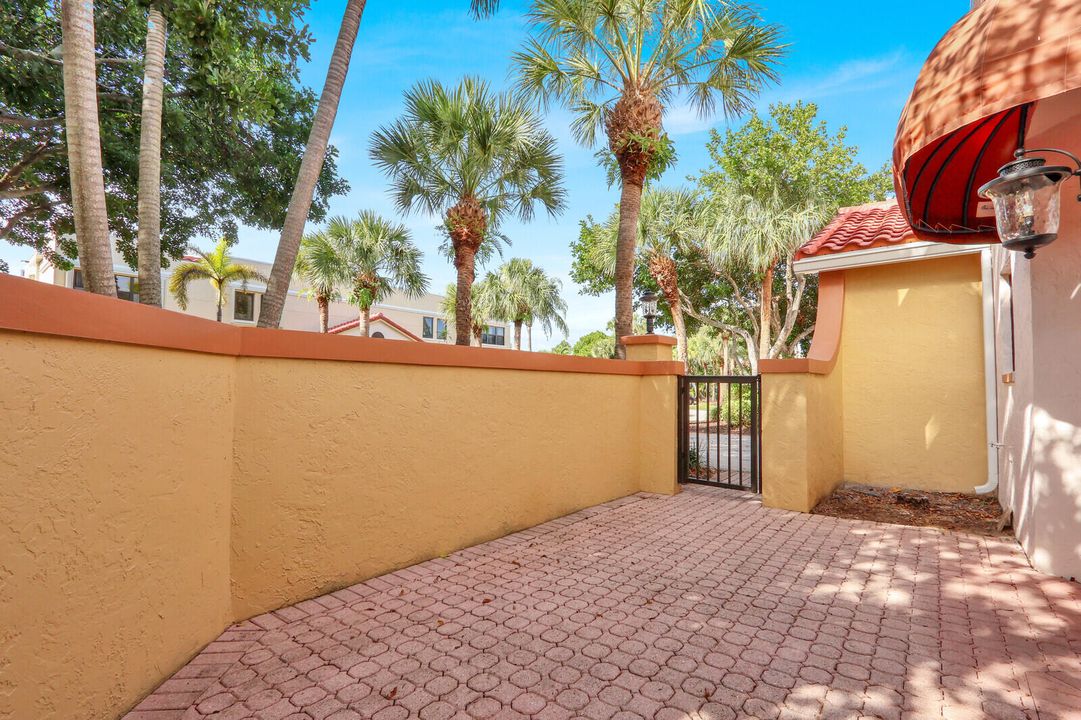 For Rent: $3,000 (2 beds, 2 baths, 1494 Square Feet)