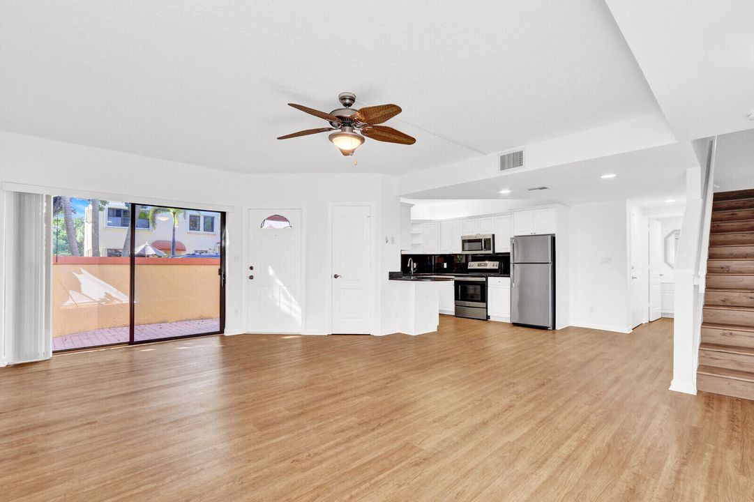 For Rent: $3,000 (2 beds, 2 baths, 1494 Square Feet)