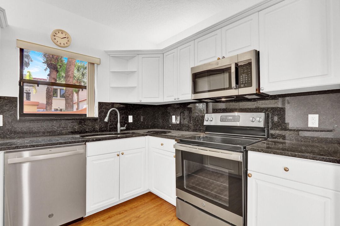 For Rent: $3,000 (2 beds, 2 baths, 1494 Square Feet)