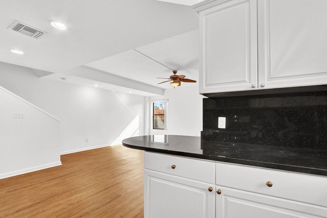 For Rent: $3,000 (2 beds, 2 baths, 1494 Square Feet)