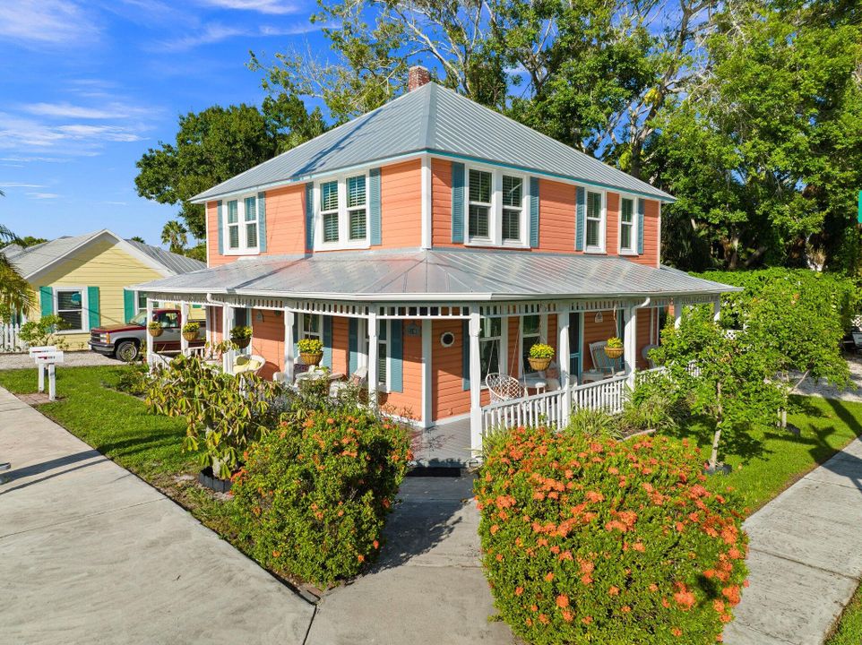 For Sale: $1,200,000 (3 beds, 3 baths, 1880 Square Feet)