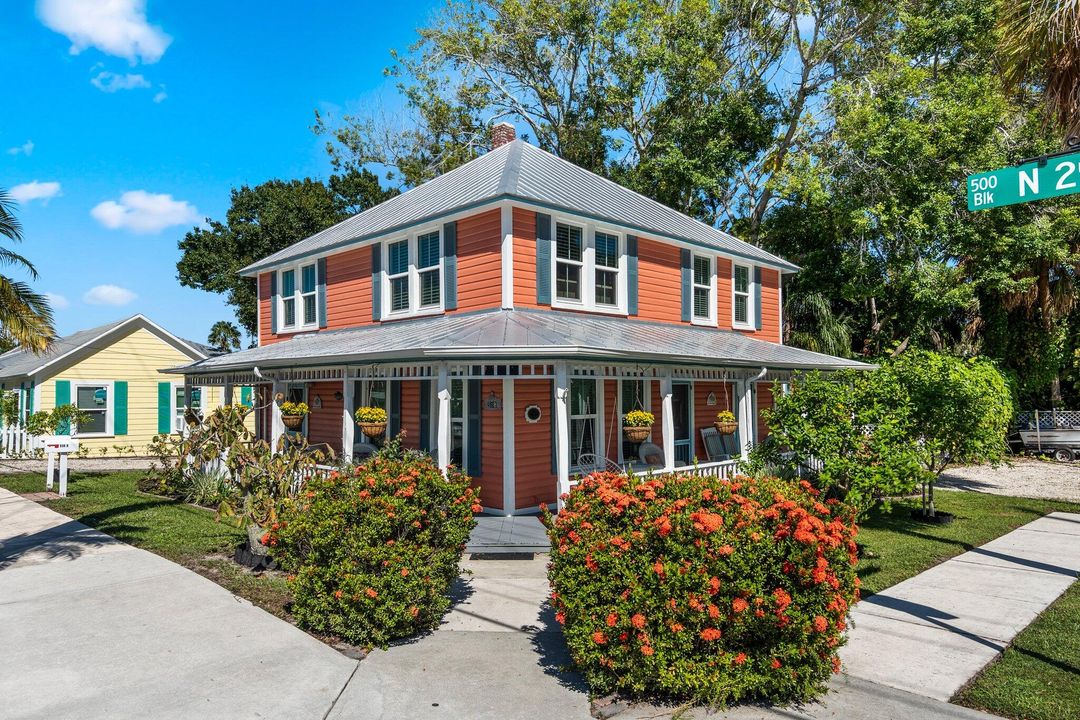 For Sale: $1,200,000 (3 beds, 3 baths, 1880 Square Feet)