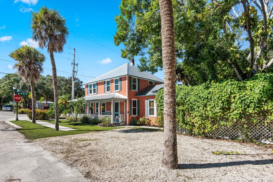 For Sale: $1,200,000 (3 beds, 3 baths, 1880 Square Feet)