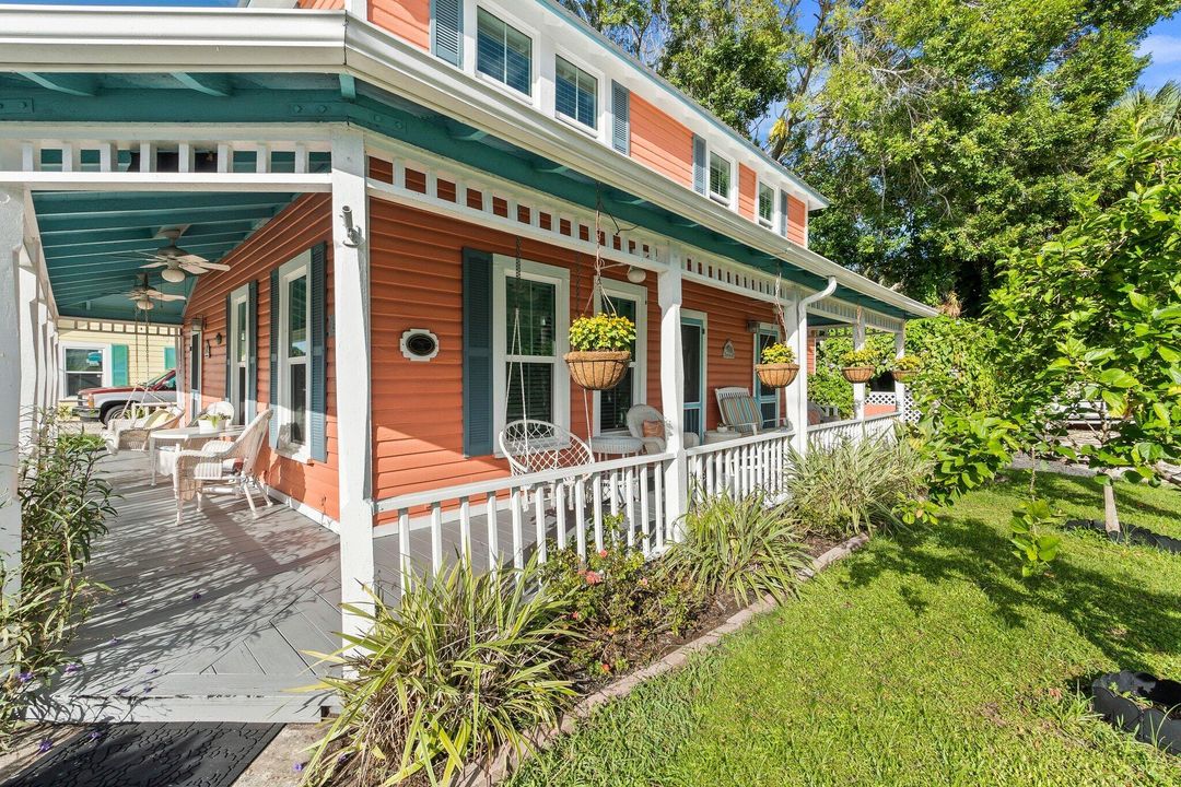 For Sale: $1,200,000 (3 beds, 3 baths, 1880 Square Feet)