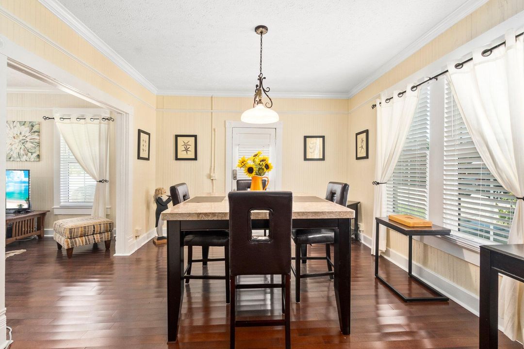 For Sale: $1,200,000 (3 beds, 3 baths, 1880 Square Feet)