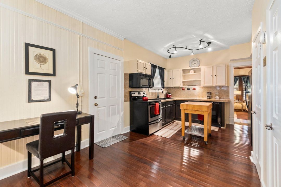 For Sale: $1,200,000 (3 beds, 3 baths, 1880 Square Feet)