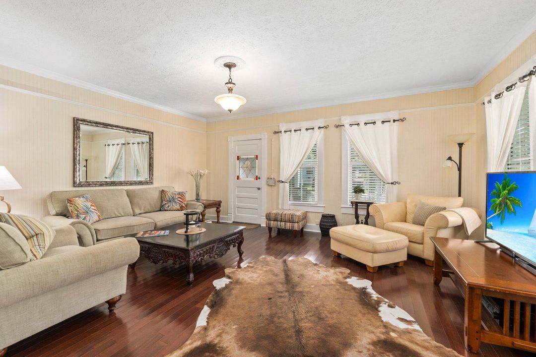 For Sale: $1,200,000 (3 beds, 3 baths, 1880 Square Feet)