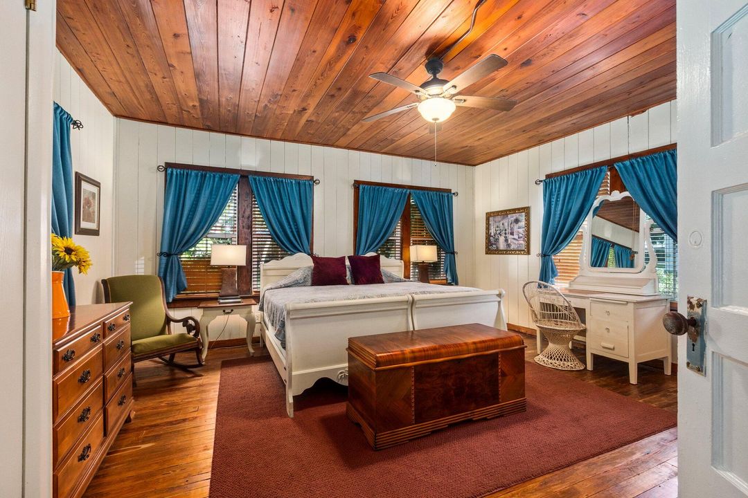 For Sale: $1,200,000 (3 beds, 3 baths, 1880 Square Feet)