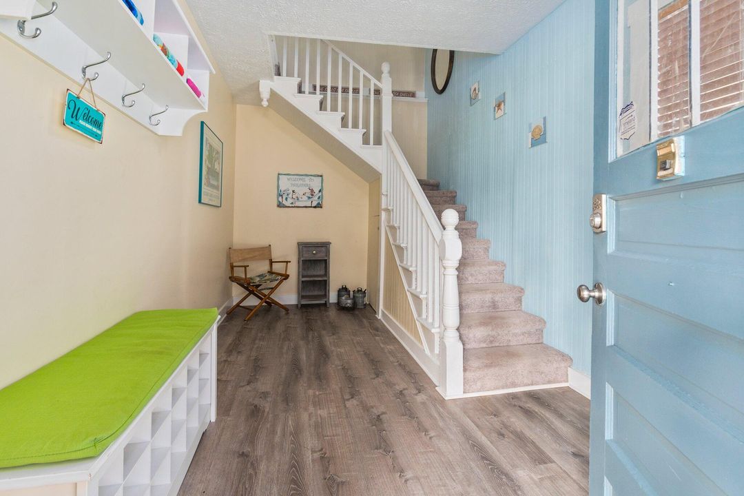 For Sale: $1,200,000 (3 beds, 3 baths, 1880 Square Feet)