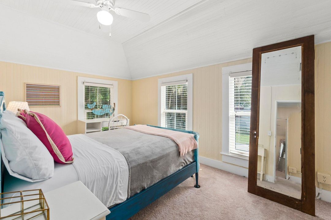 For Sale: $1,200,000 (3 beds, 3 baths, 1880 Square Feet)