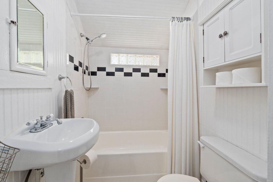 For Sale: $1,200,000 (3 beds, 3 baths, 1880 Square Feet)