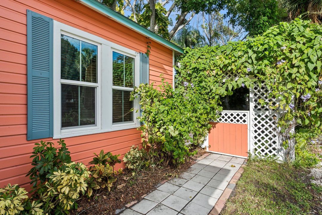 For Sale: $1,200,000 (3 beds, 3 baths, 1880 Square Feet)