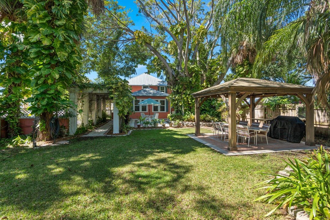 For Sale: $1,200,000 (3 beds, 3 baths, 1880 Square Feet)