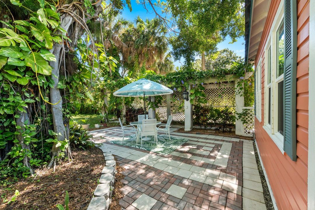 For Sale: $1,200,000 (3 beds, 3 baths, 1880 Square Feet)