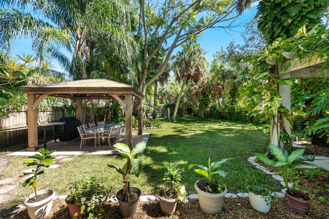 For Sale: $1,200,000 (3 beds, 3 baths, 1880 Square Feet)