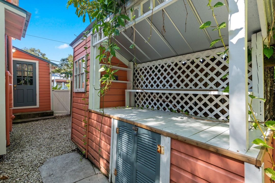 For Sale: $1,200,000 (3 beds, 3 baths, 1880 Square Feet)