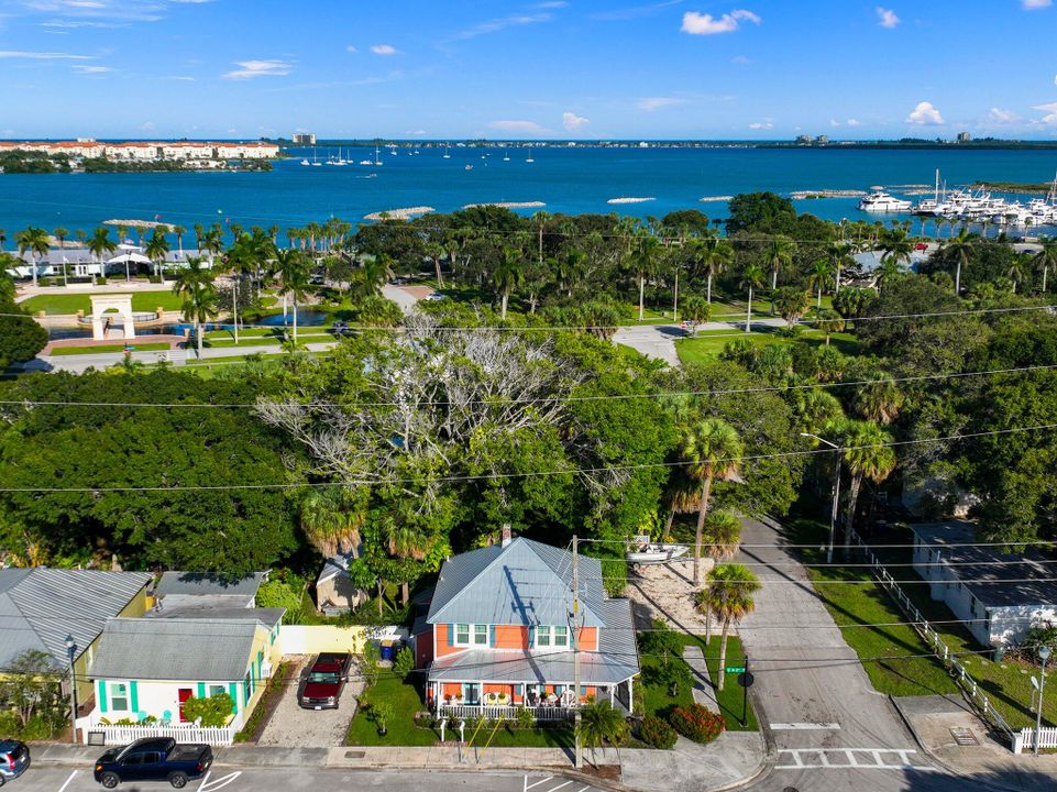 For Sale: $1,200,000 (3 beds, 3 baths, 1880 Square Feet)