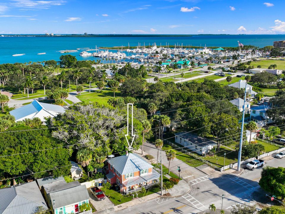 For Sale: $1,200,000 (3 beds, 3 baths, 1880 Square Feet)