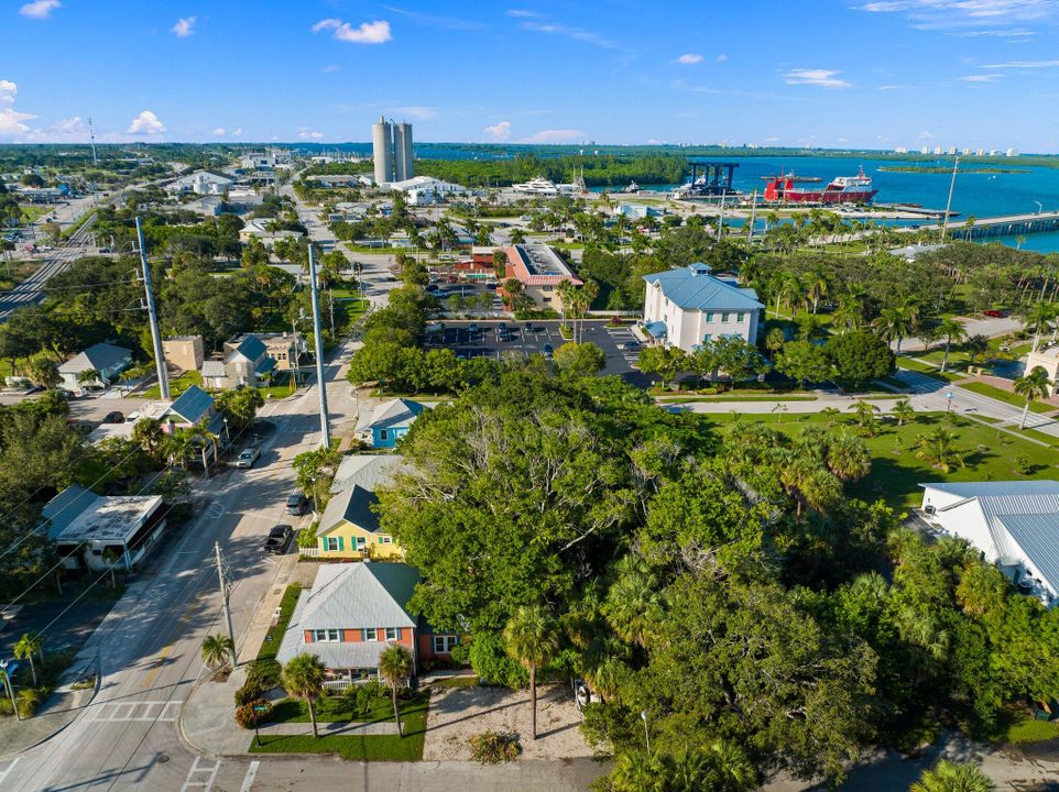 For Sale: $1,200,000 (3 beds, 3 baths, 1880 Square Feet)