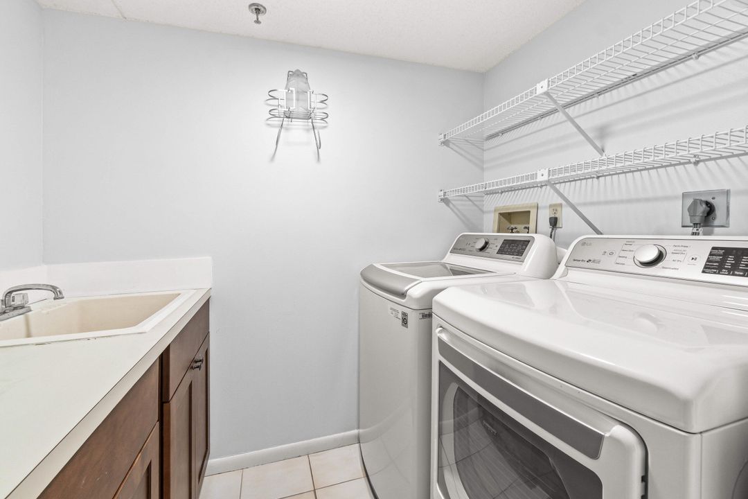 В аренду: $5,900 (3 спален, 2 ванн, 2330 Квадратных фут)