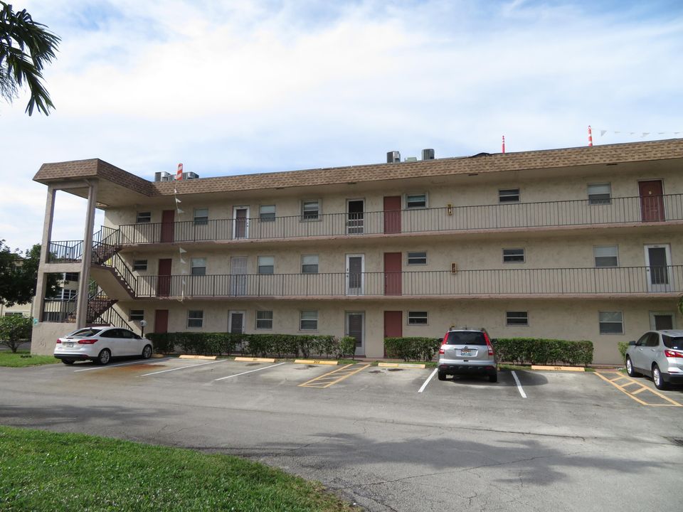 待售: $125,000 (1 贝兹, 1 浴室, 775 平方英尺)