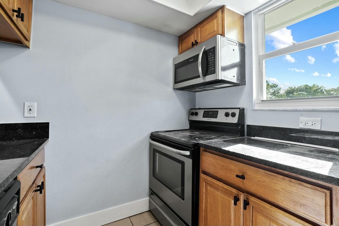 For Rent: $1,850 (2 beds, 2 baths, 1025 Square Feet)