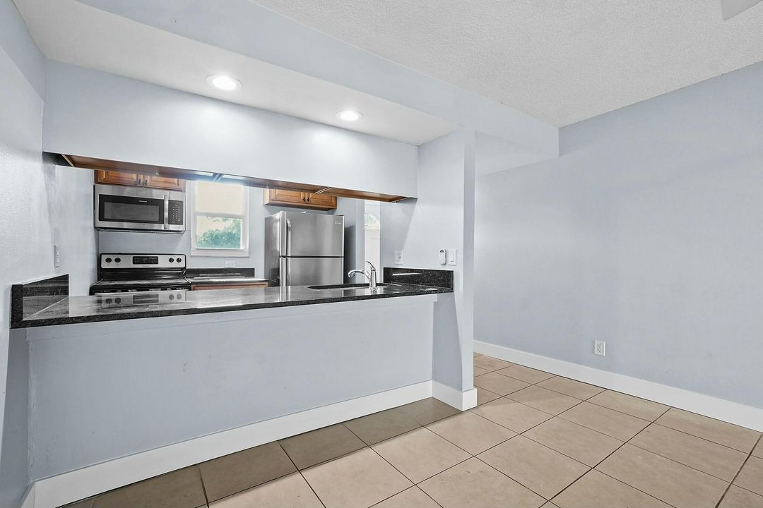 For Rent: $1,850 (2 beds, 2 baths, 1025 Square Feet)