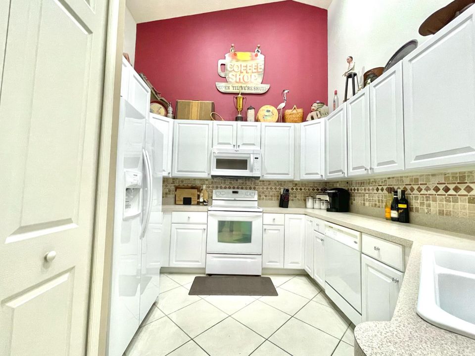 На продажу: $305,000 (2 спален, 2 ванн, 1577 Квадратных фут)