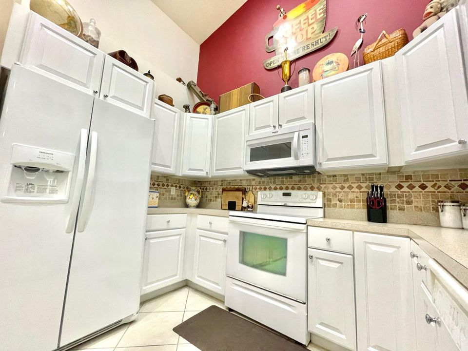 На продажу: $305,000 (2 спален, 2 ванн, 1577 Квадратных фут)