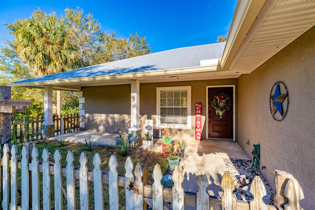 For Sale: $465,000 (3 beds, 2 baths, 1416 Square Feet)