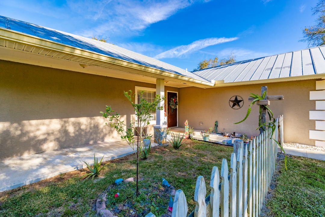 For Sale: $465,000 (3 beds, 2 baths, 1416 Square Feet)