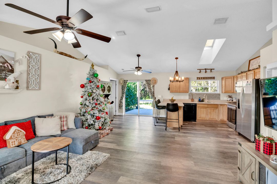 For Sale: $465,000 (3 beds, 2 baths, 1416 Square Feet)