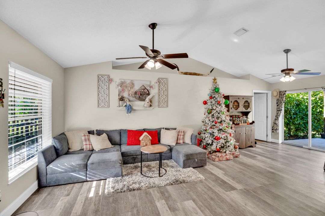 For Sale: $465,000 (3 beds, 2 baths, 1416 Square Feet)